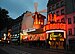 Le Moulin rouge, au crépuscule parisien.