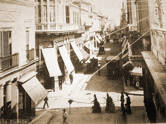 A San Nicolás street in 1888. The ward retains much of its colonial grid