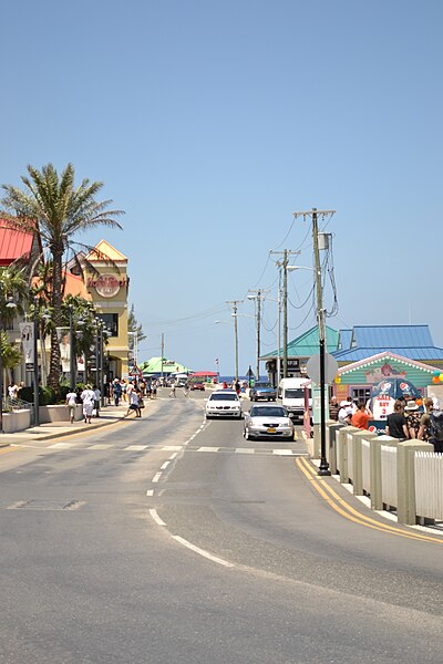 File:Calle principal de Gran Caimán.JPG