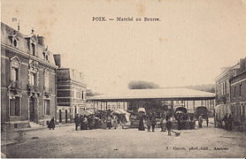 Vue de la place du Marché-au-Beurre, à la même époque.