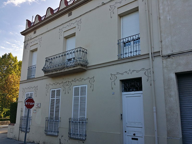 File:Casa al carrer Joaquim Vayreda i ronda Fluvià-Olot-Façana.jpg