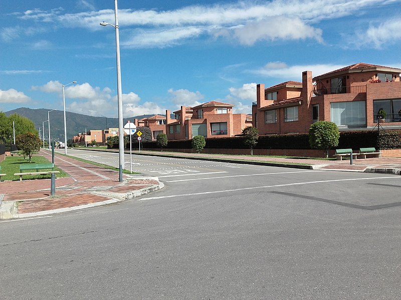 File:Casas Bogotá sep 2018.jpg