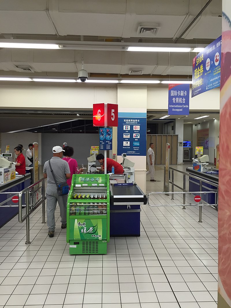 File:Cashier of an Tesco supermarket in China, with counters