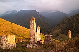 Caucasus, Ingushetia, Ингушские боевые и смотровые башни на закате, горы Кавказа