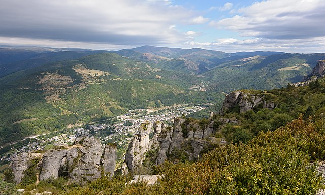 File:Cevennes_Florac_Mimente_depuis_Causse_Mejean.jpg