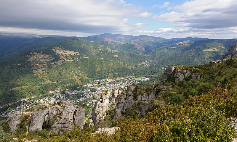 File:Cevennes Florac Mimente depuis Causse Mejean.jpg