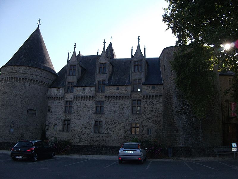 File:Château de Rochechouart 14.jpg