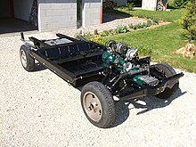 1960's Renault 4 rolling chassis with gearbox ahead of engine Chassisroulant.JPG