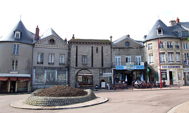 Place Notre-Dame à Château-Chinon(Ville)