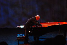 Christian Wolff prepared piano performance 2007 Feb.jpg