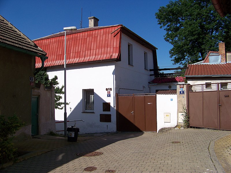 File:Chvaly, Vrchovinská 9.jpg