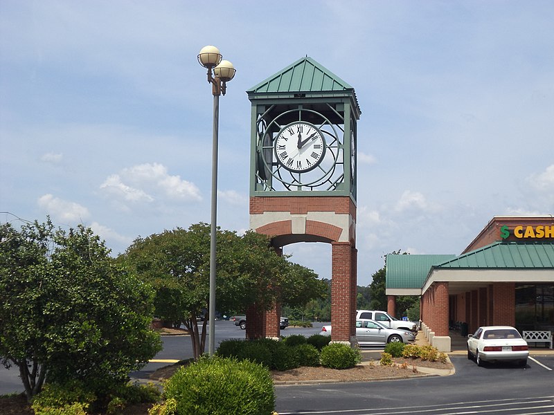 File:Clock at mall, US 19, Griffin.JPG