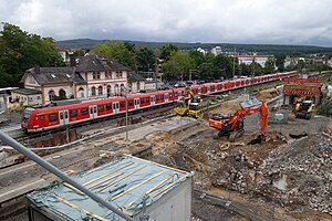 Friedrichsdorf: Geographie, Geschichte, Politik