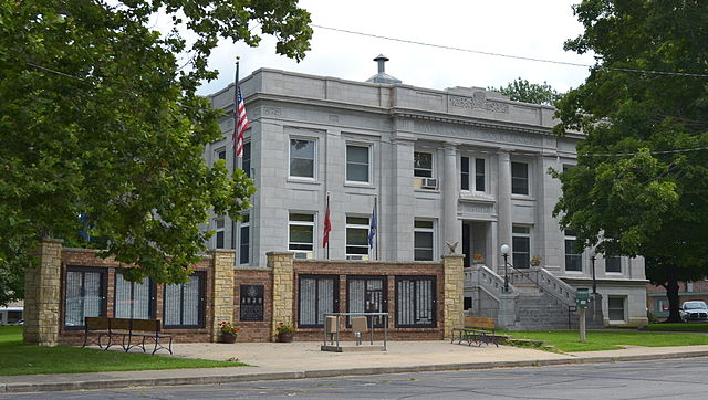 Dade County Courthouse in Greenfield