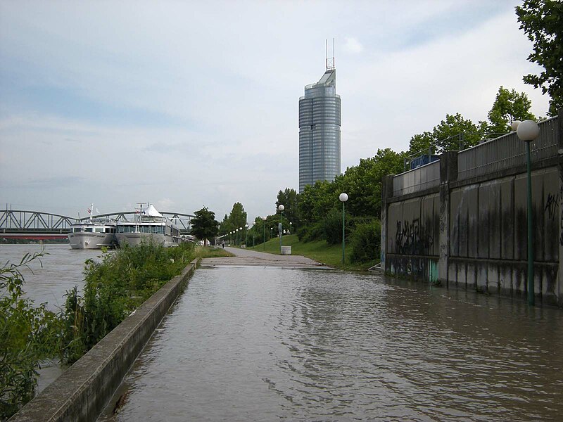 File:Danube flood 20090625 Millennium Tower from below Floridsdorfer Brücke 179.jpg