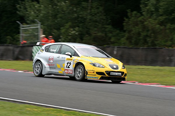 Turner driving for SEAT at the Oulton Park round of the 2007 British Touring Car Championship.