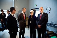 左からフィンランドのユルキ・カタイネン首相、ストルテンベルグ、アイスランドのヨハンナ・シグルザルドッティル首相、スウェーデンのフレドリック・ラインフェルト首相（2011年11月1日）