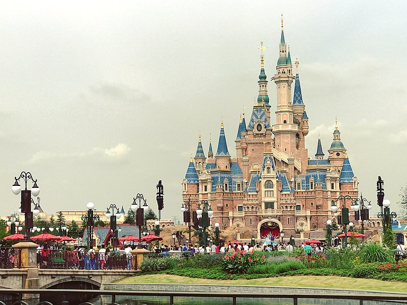 File:DiSneyland Shanghai.jpg