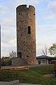 Der ehemalige W"artturm und heutige Aussichtsturm "Dicker Turm" im Wohnplatz Dicker Turm im Ortsteil Dirlos der Gemeinde Künzell