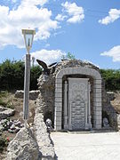 Фонтан-пам'ятник мінералу доломіт