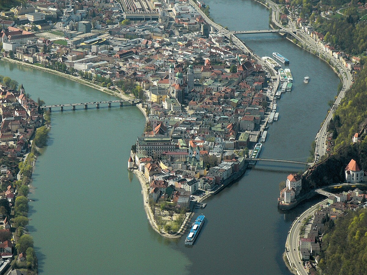 Dreiflüsseeck-Passau-Aerial (P1140080E).jpg