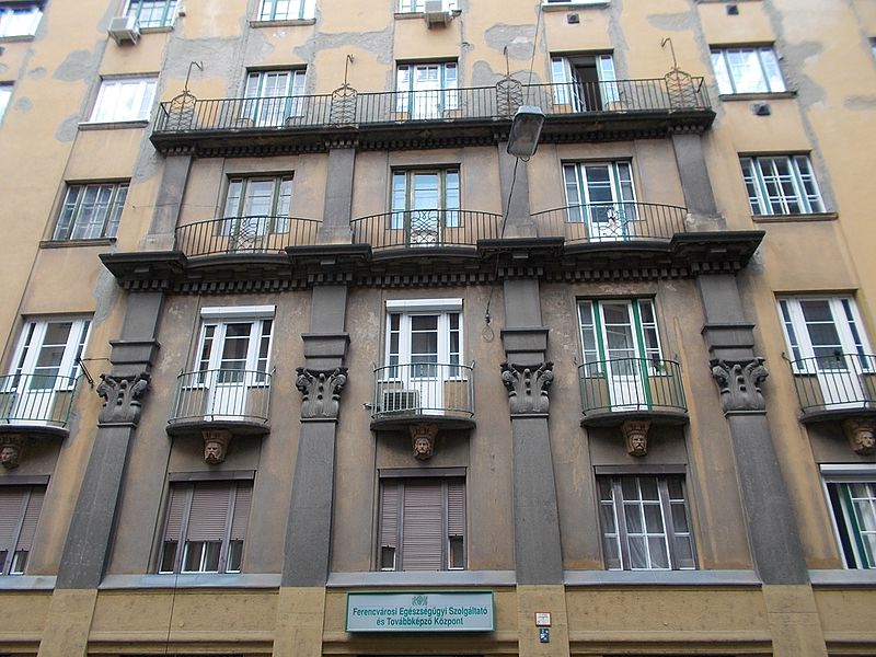 File:Dwelling building. Balconies. - 28 Dandár St., Budapest District IX.JPG