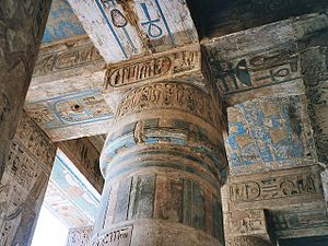 Medinet Habu bij de tempel van Ramesses III