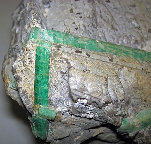 Emeralds in pegmatitic granite 8 (37992559234)