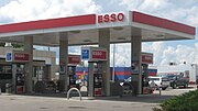 Esso gasbar, 8-ші үй, Саскатун.JPG