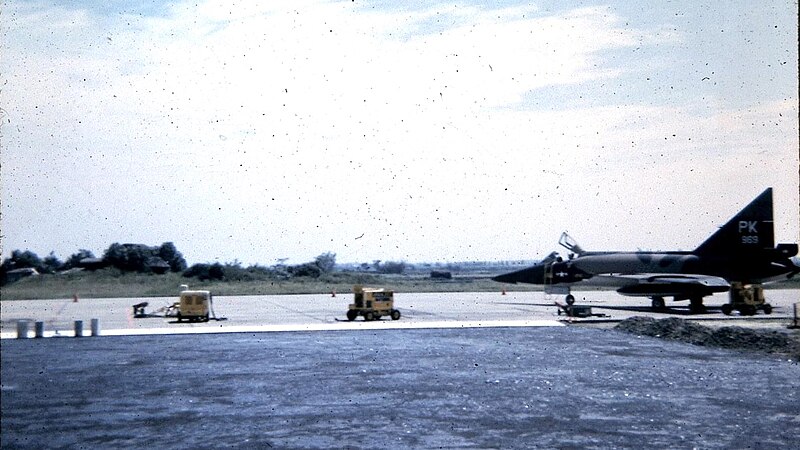 File:F-102 deployed to Tainan Air Base, Taiwan in 1969.jpg