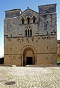 Facciata della Chiesa di Saint-Étienne (Nevers) (le torri furono demolite)