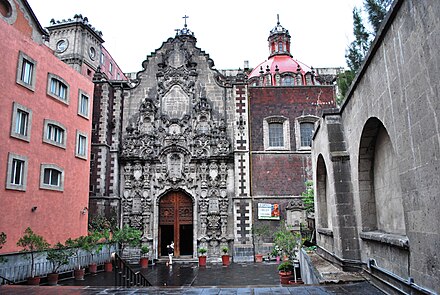 View of the entrance and atrium from Madero Street FacadeSanFranDF.JPG