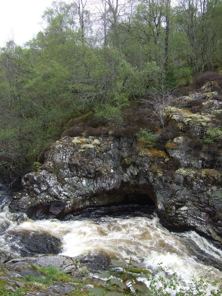 File:Falls of Shin - geograph.org.uk - 3983662.jpg