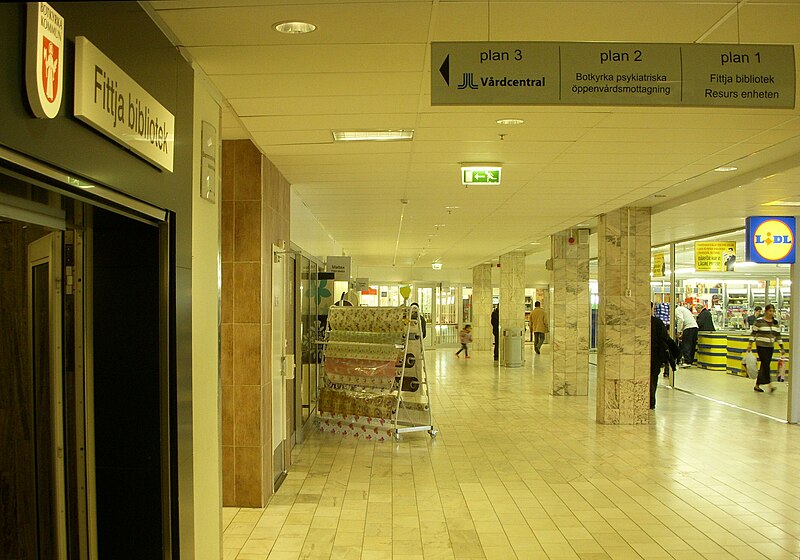 File:Fittja centrum 2010a.jpg