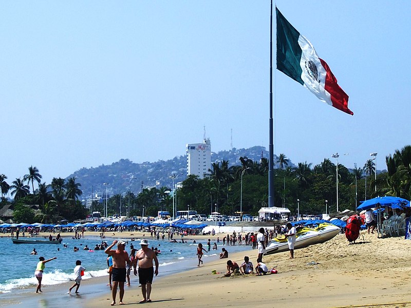 File:Flag of Mexico in Acapulco.jpg