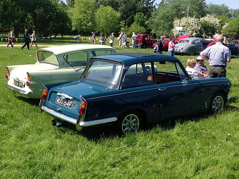 File:Ford Anglia 105E (1962-63) & Triumph Vitesse 2-litre MK.2 (1967-68) (26723215254).jpg