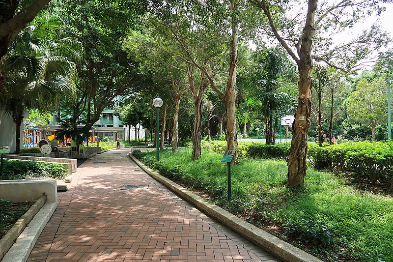 File:Fu Tung Estate Garden area 201908.jpg