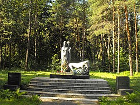 Complejo conmemorativo en uno de los sitios donde los nazis asesinaron a los prisioneros del gueto