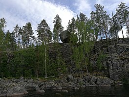 Giant rock Pyyvesi Savonranta 20180628 173532.jpg