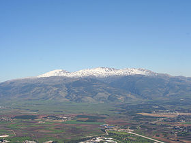 Blick auf den schneebedeckten Berg Hermon aus dem Houla-Tal.