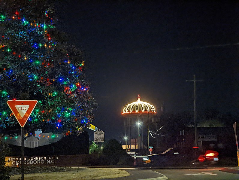 File:Goldsboro NC - Decorated Water Tower and Christmas Tree.jpg