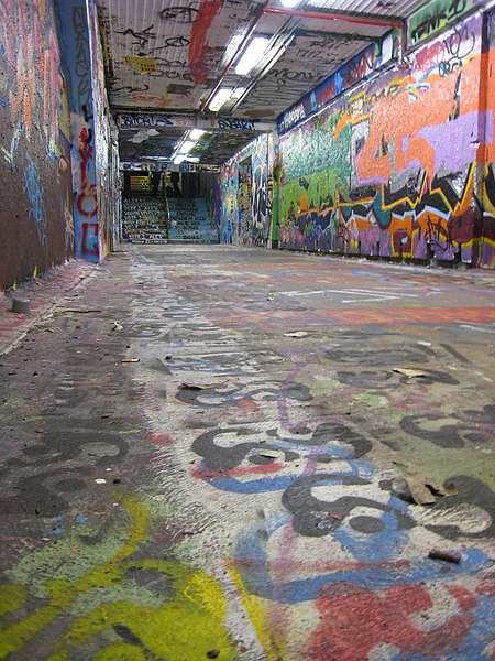 File:Grafitti Tunnel (2679510442).jpg