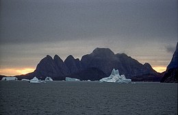 Grenlandiya, Byorn orollari, Frants-Yozef Fyord (js) 1.jpg