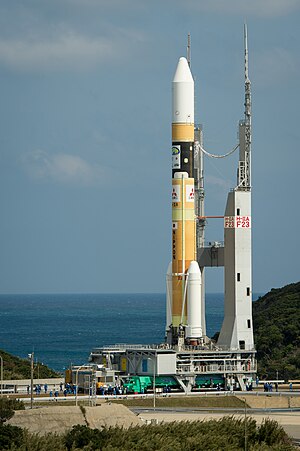 Vývoz rakety H-IIA na startovací rampu v únoru 2014