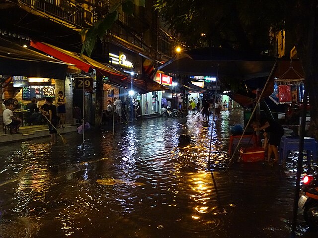 640px-Hanoi_after_a_heavy_rain.jpg (640×480)
