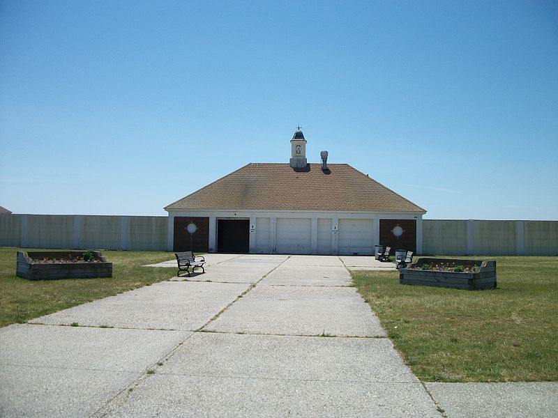 File:Heckscher State Park - West Bathhouse.JPG