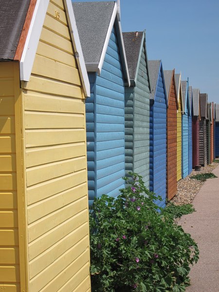 File:Herne Bay Beach Huts - geograph.org.uk - 2440979.jpg