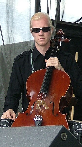 File:Hevein Summerbreeze2007 04 (cropped).jpg