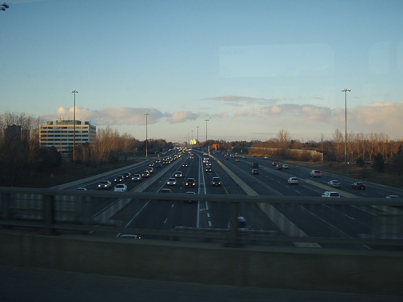 File:Highway 401 (2205214288).jpg