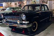 Hongqi CA773 front-left 2016 Beijing Auto Museum.jpg